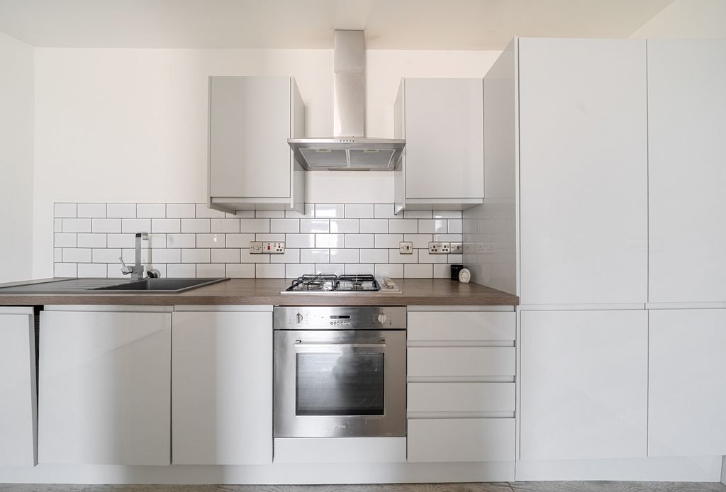 Property photo 3 of 14 1456423-8-69Fa030...