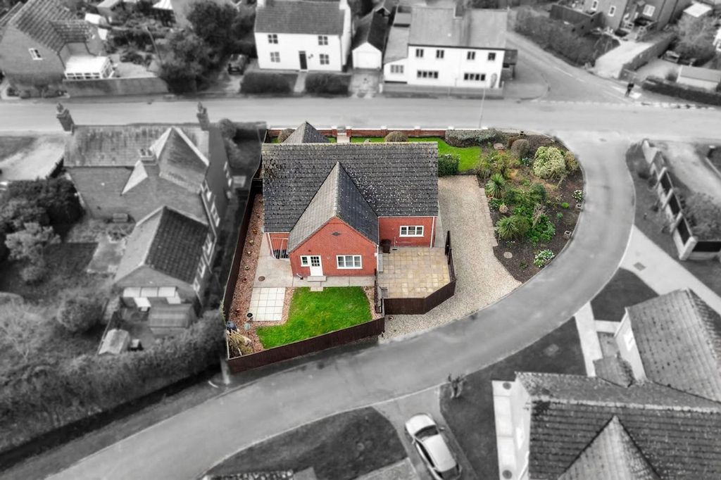 Property photo 2 of 34