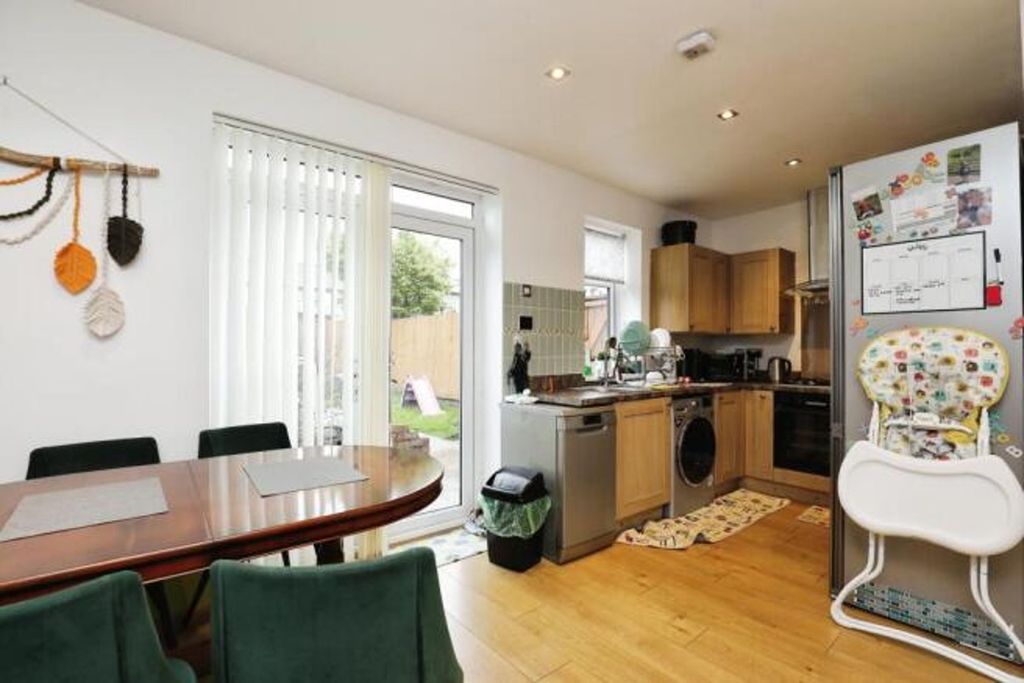 Property photo 3 of 12 Kitchen