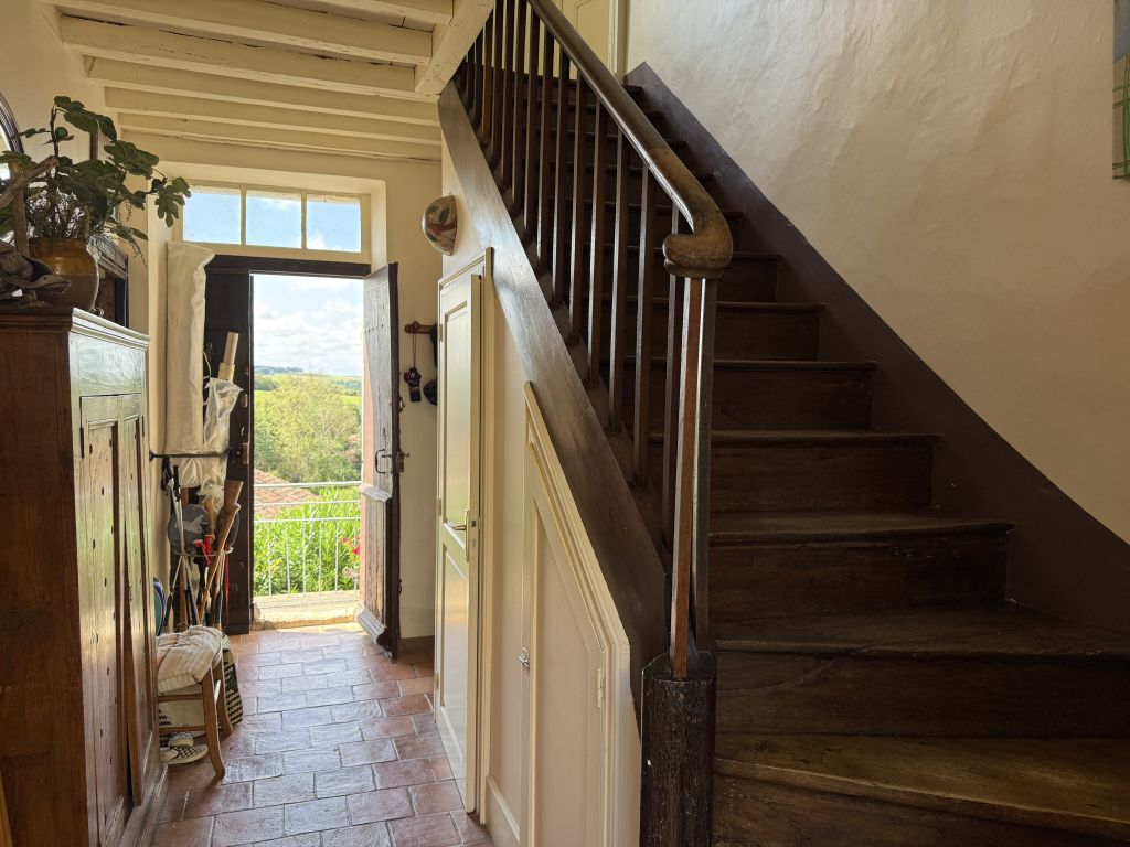 Property photo 3 of 28