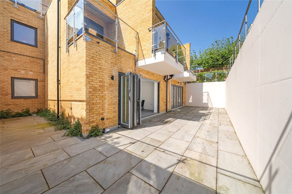 Property photo 3 of 8 Picture No. 19