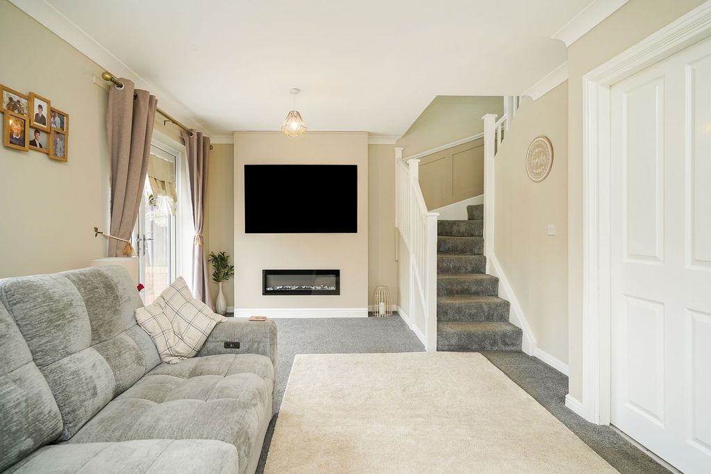 Property photo 2 of 27