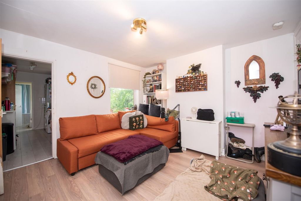 Property photo 3 of 8 Dining Room