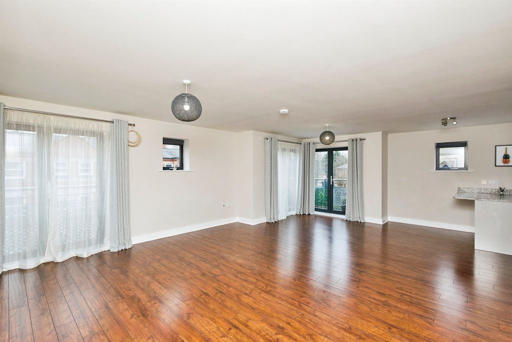Property photo 3 of 25
