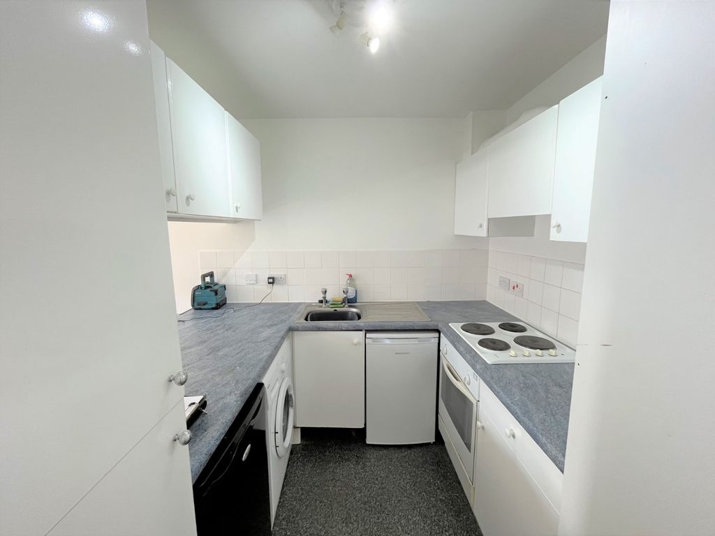 Property photo 2 of 10 Kitchen