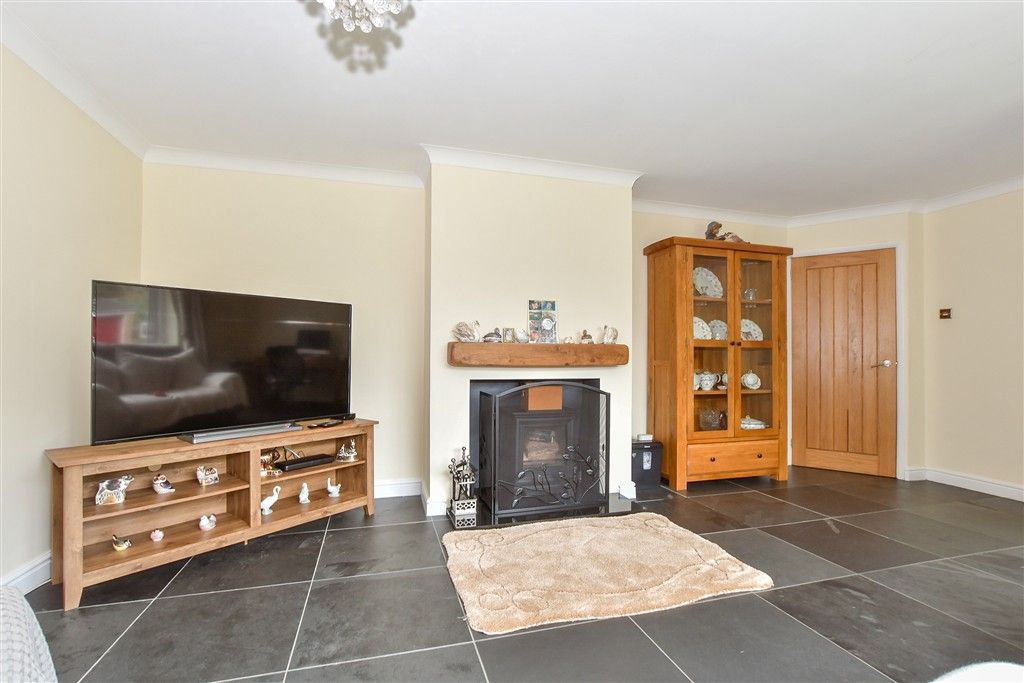 Property photo 2 of 11 Lounge