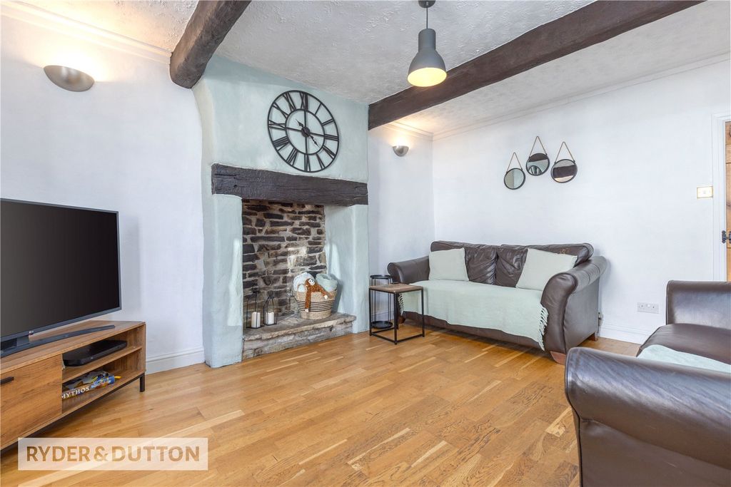 Property photo 3 of 18 Living Room