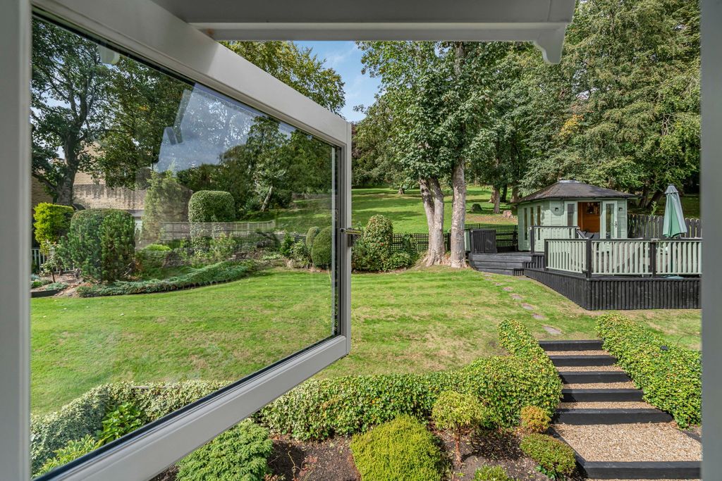 Property photo 2 of 50