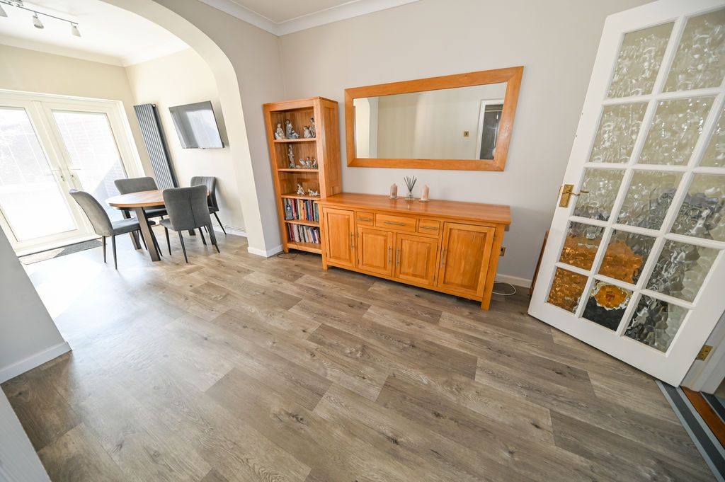 Property photo 3 of 16 Photo 14