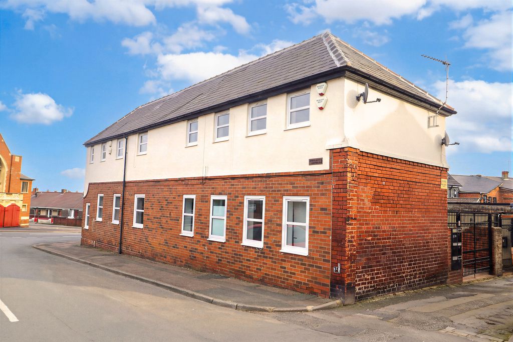 Property photo 1 of 24