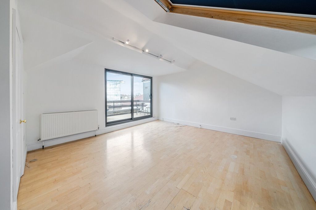 Property photo 3 of 14 Picture No. 02