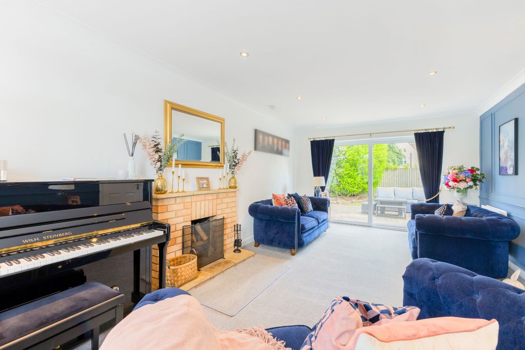 Property photo 3 of 12