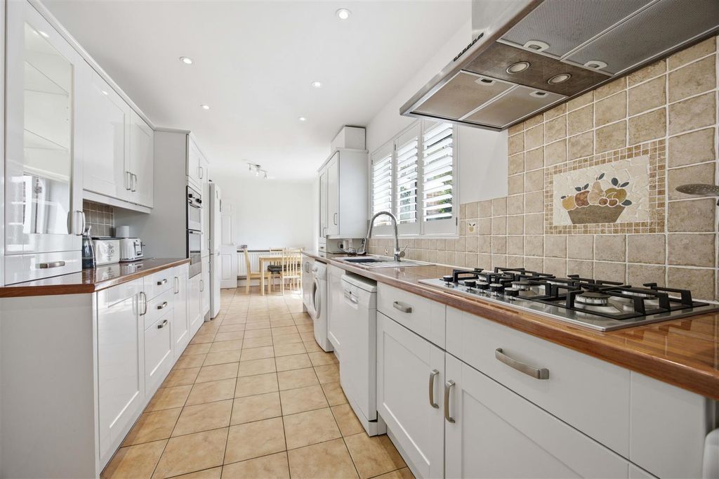 Property photo 3 of 14 Kitchen
