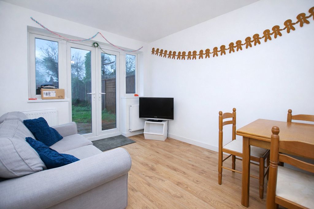 Property photo 3 of 8 Picture No. 11