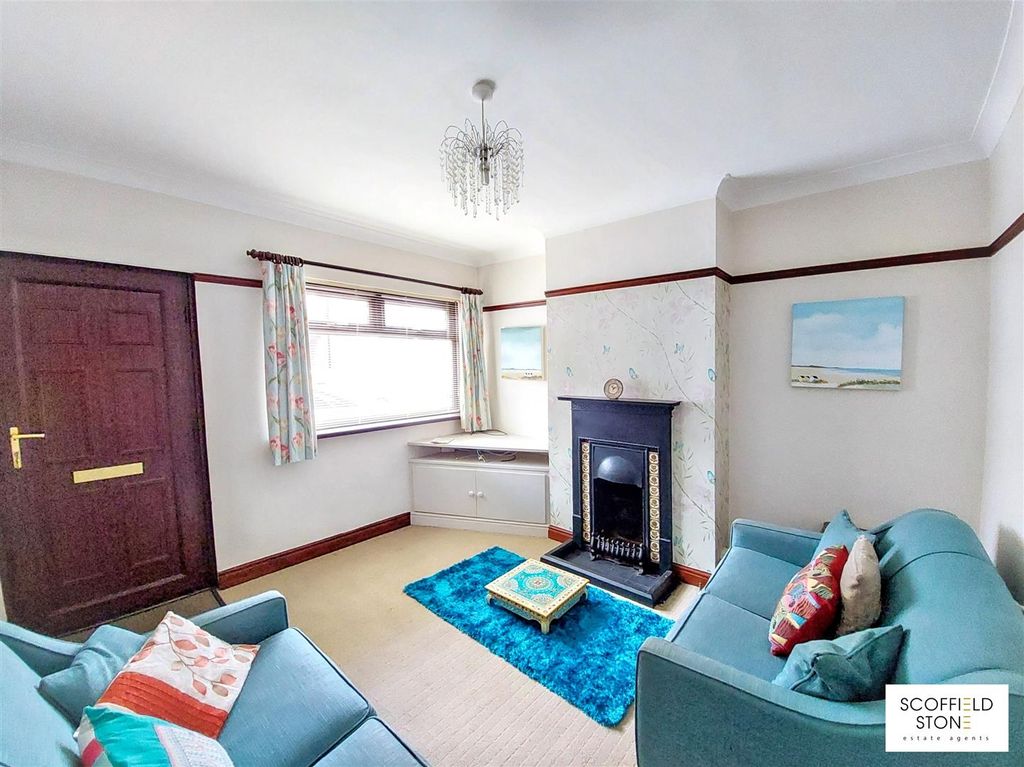 Property photo 2 of 10 Lounge