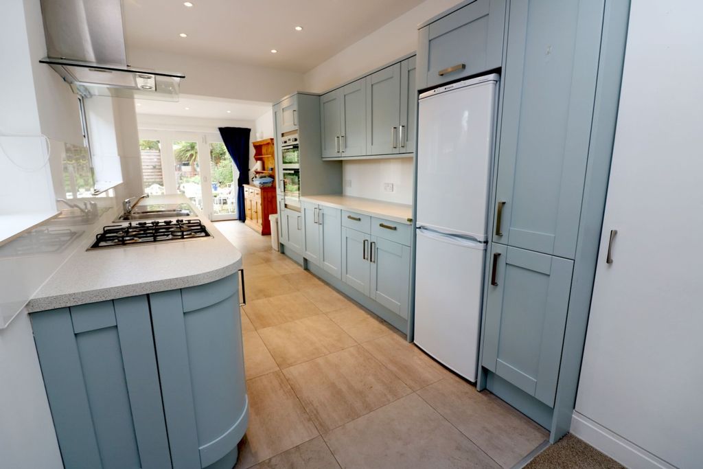 Property photo 3 of 5 Kitchen