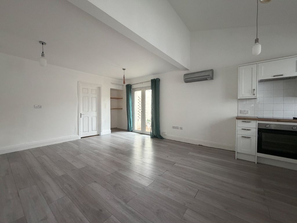 Property photo 3 of 10 5338254