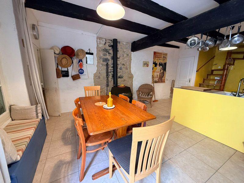 Property photo 2 of 8 70828E80-F42A-429A-A5d2-B4E84E056c5F
