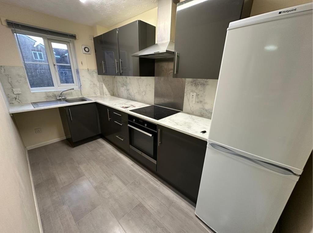 Property photo 3 of 7 Kitchen