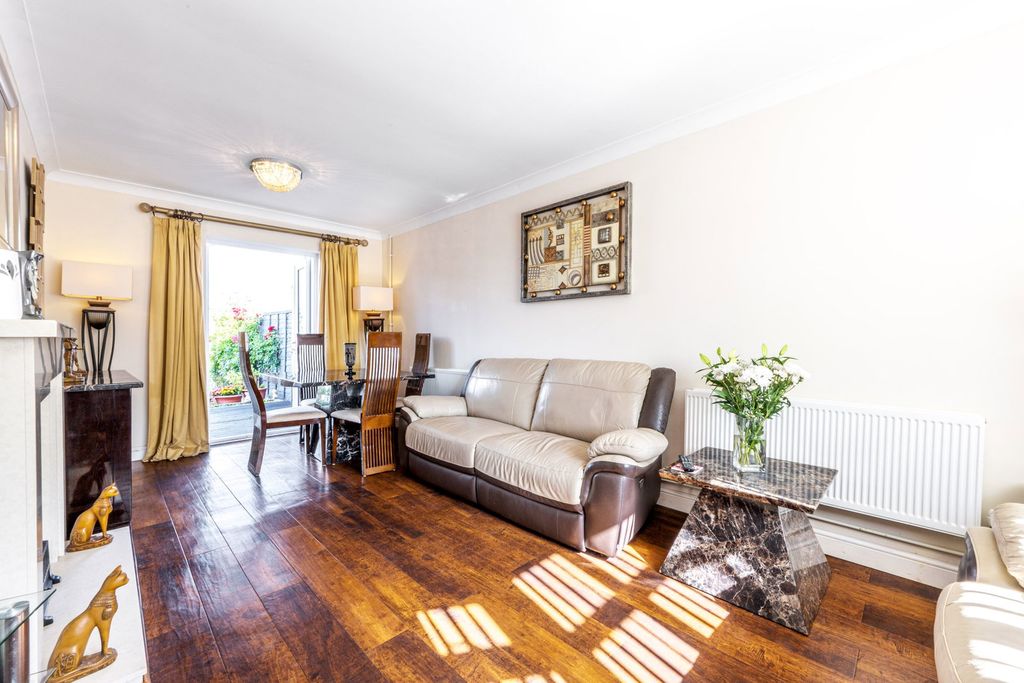 Property photo 2 of 19
