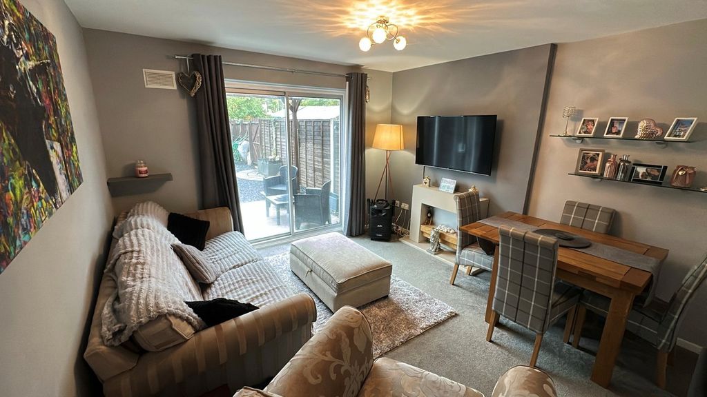 Property photo 2 of 8