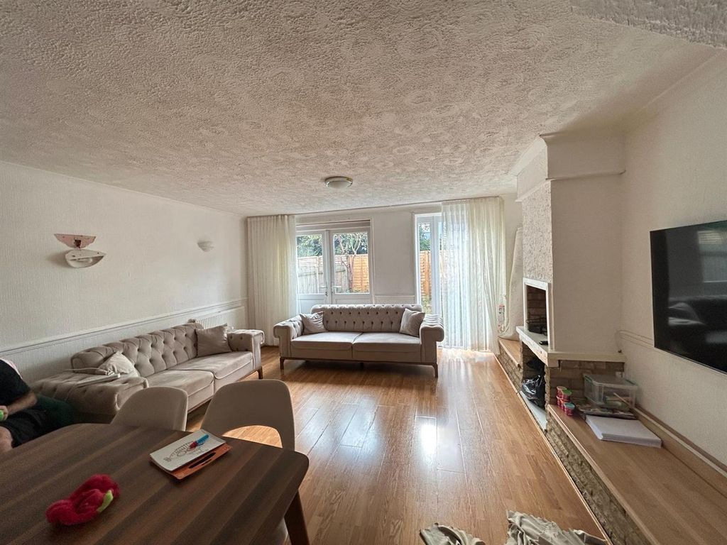 Property photo 1 of 13 17 Moorfield Road (6).Jpeg