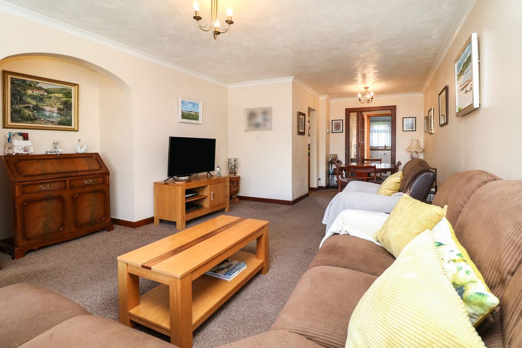 Property photo 2 of 22