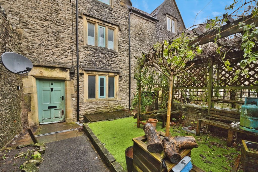 Property photo 1 of 17
