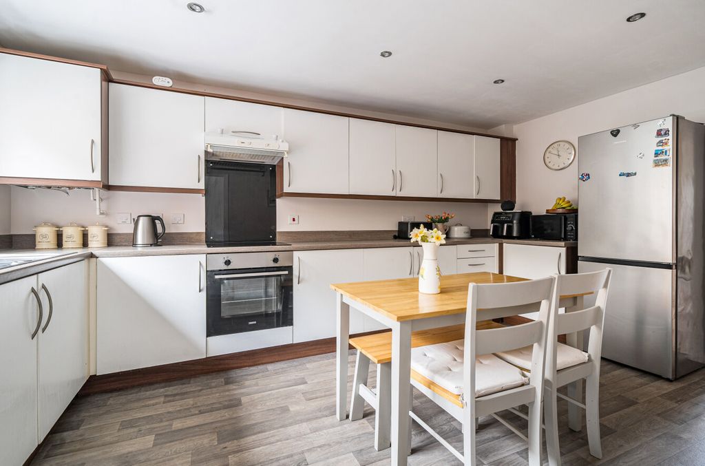 Property photo 3 of 18 Kitchen/Dining