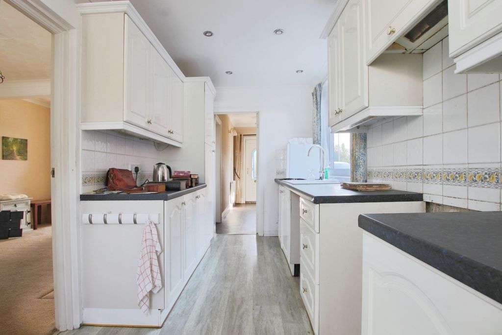 Property photo 2 of 11 4137024