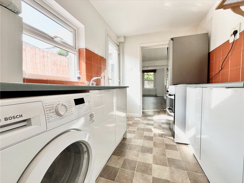 Property photo 3 of 10 Kitchen