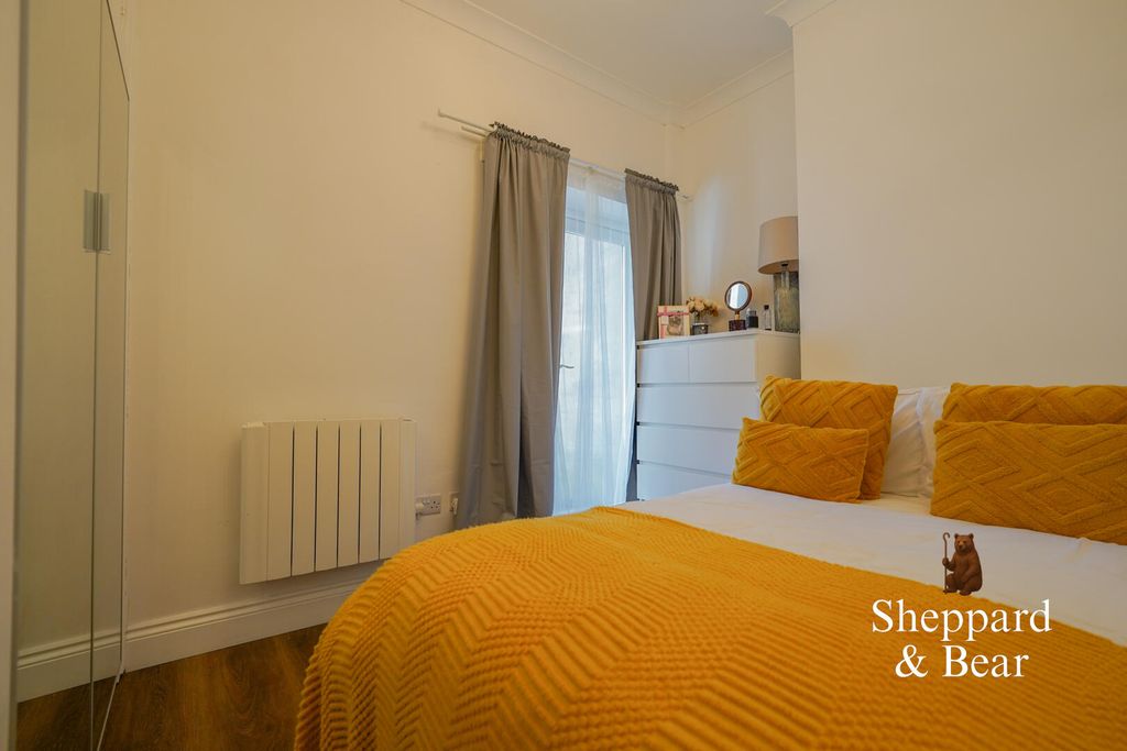 1 bed flat for saleConnaught Road, Roath, Cardiff CF24 photo 4