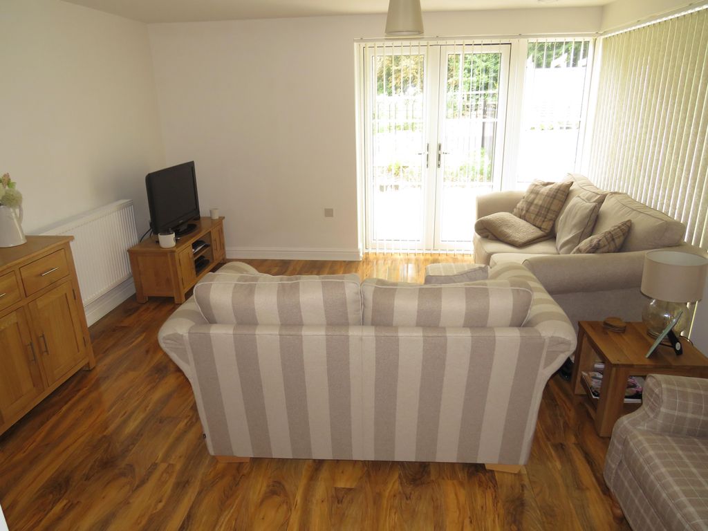 Property photo 3 of 5 Living Room