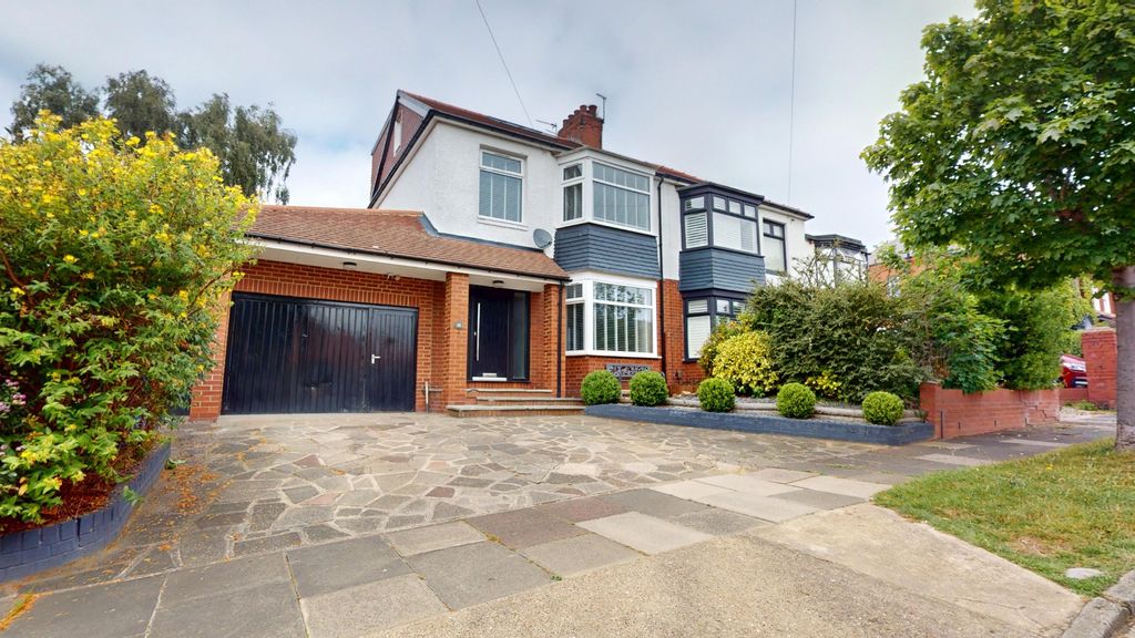 Property photo 1 of 43 5326171