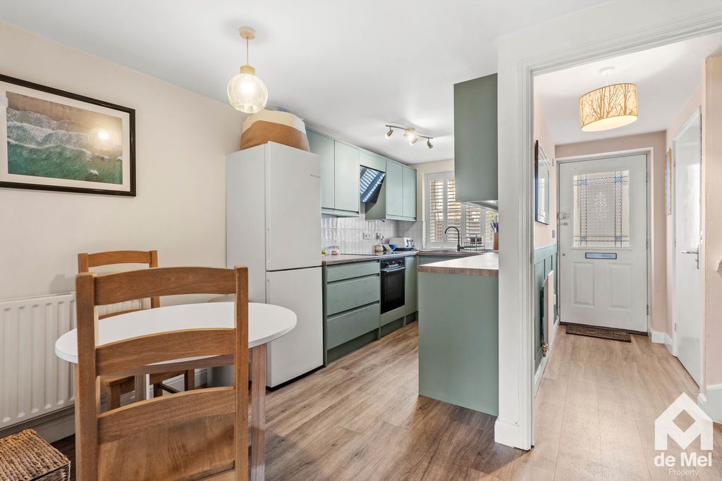 Property photo 3 of 13 Photo 6