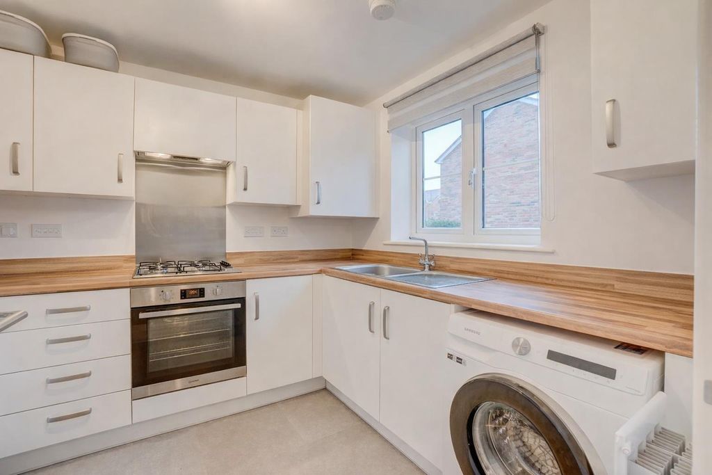 Property photo 3 of 15 Kitchen Shot Elizabeth Drive (1).Png