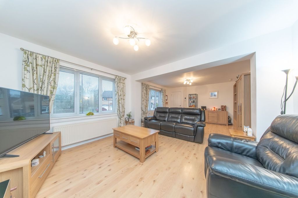 Property photo 2 of 34 Lounge