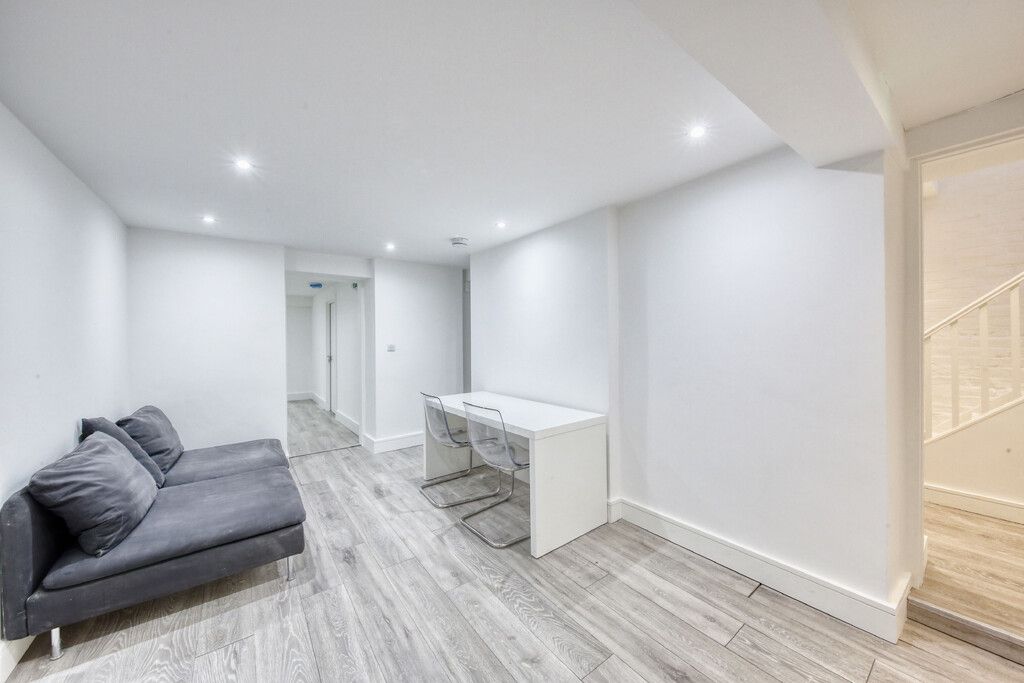 Property photo 1 of 12 Living Room