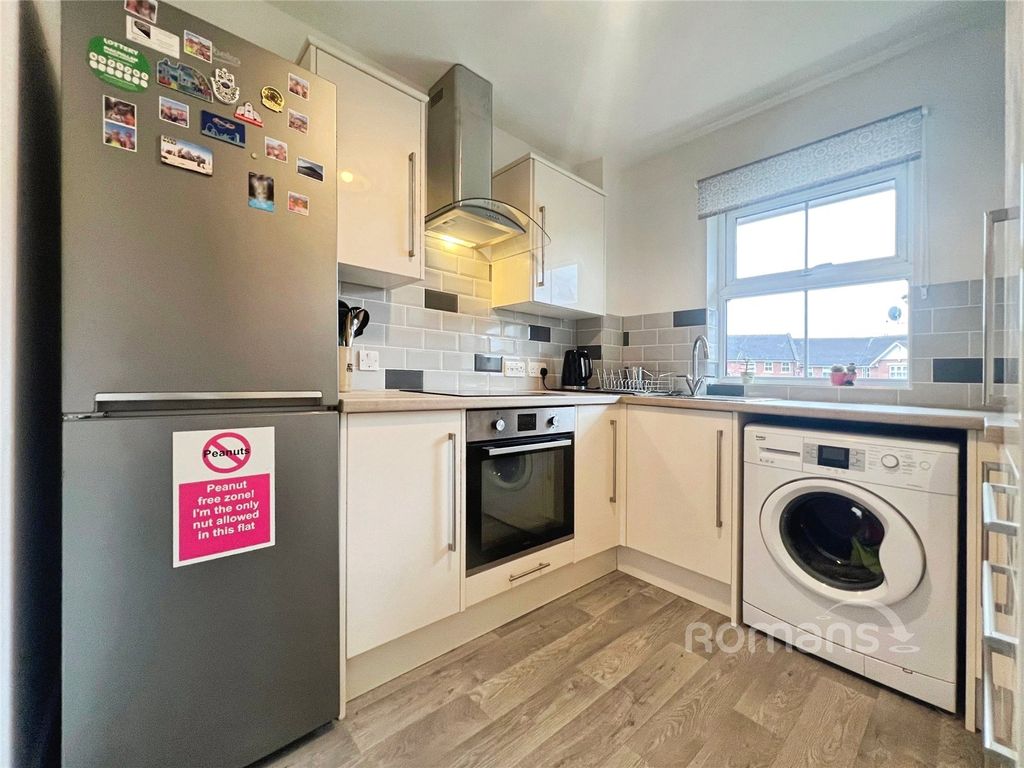 Property photo 3 of 17 Picture No. 32