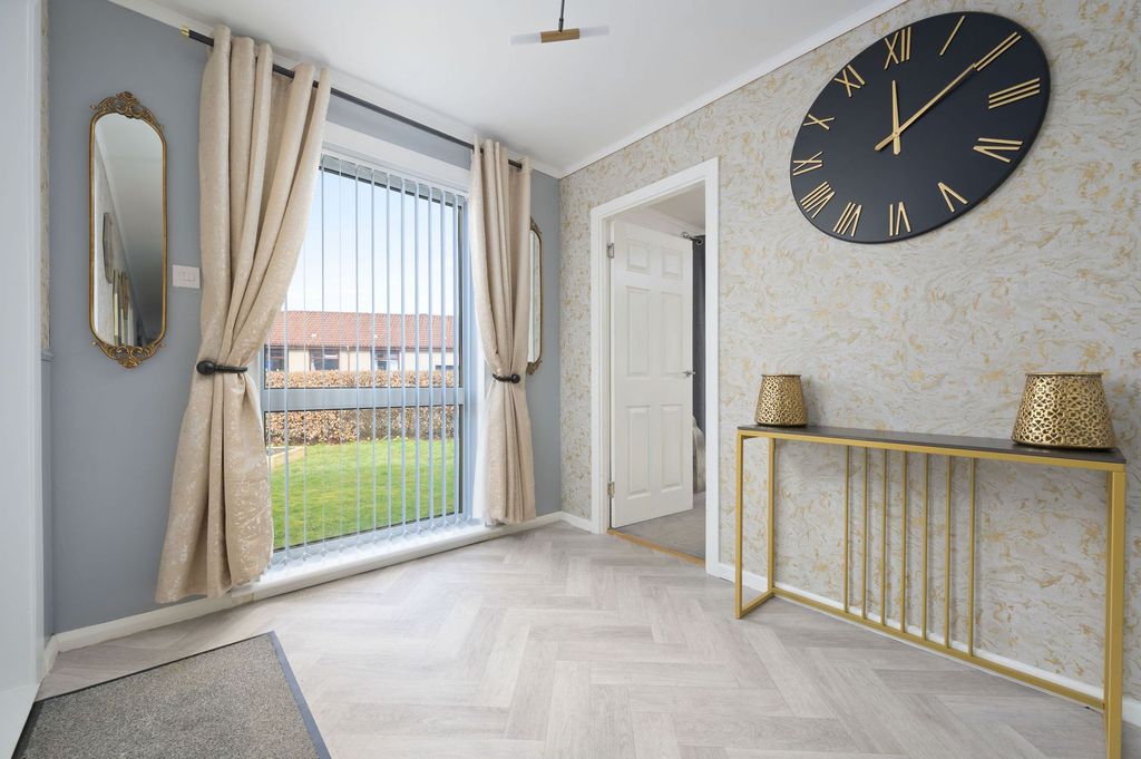 Property photo 2 of 31