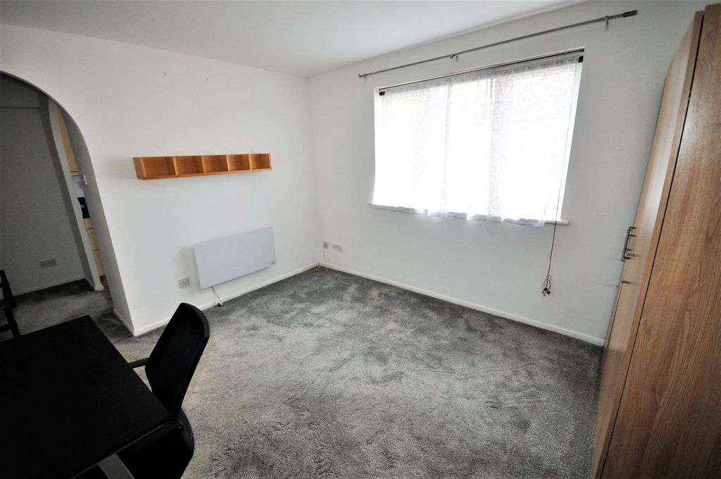 Property photo 2 of 6 Living Room