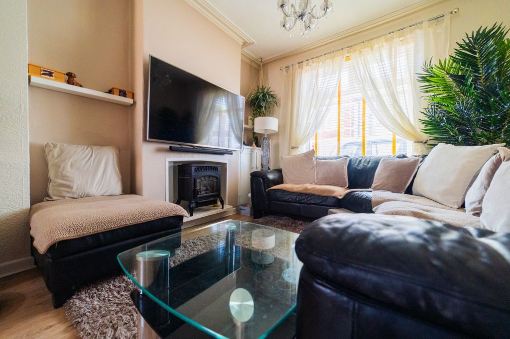 3 bed terraced house for saleHereford Street, Grangetown CF11 photo 4
