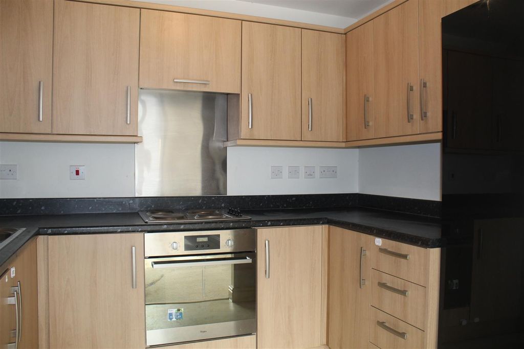 Property photo 3 of 7 Kitchen