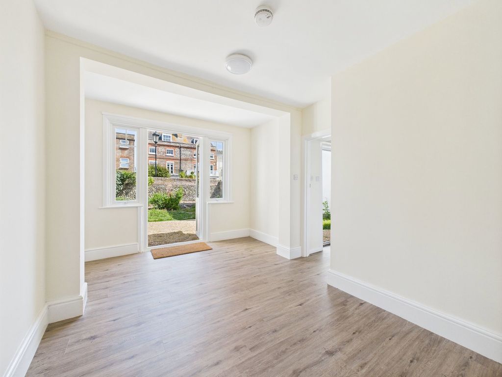 Property photo 3 of 27