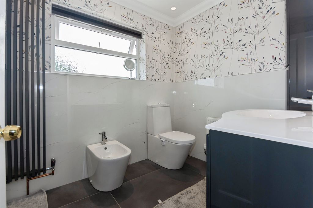 Property photo 2 of 28