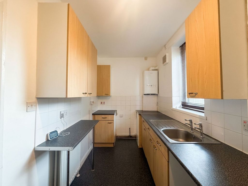Property photo 3 of 8 Kitchen