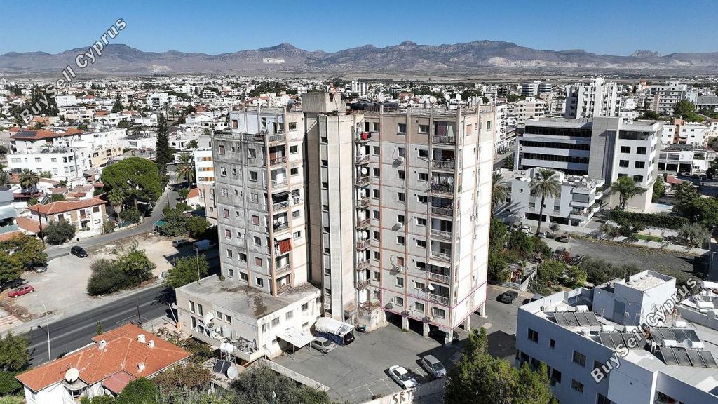 Property photo 2 of 32