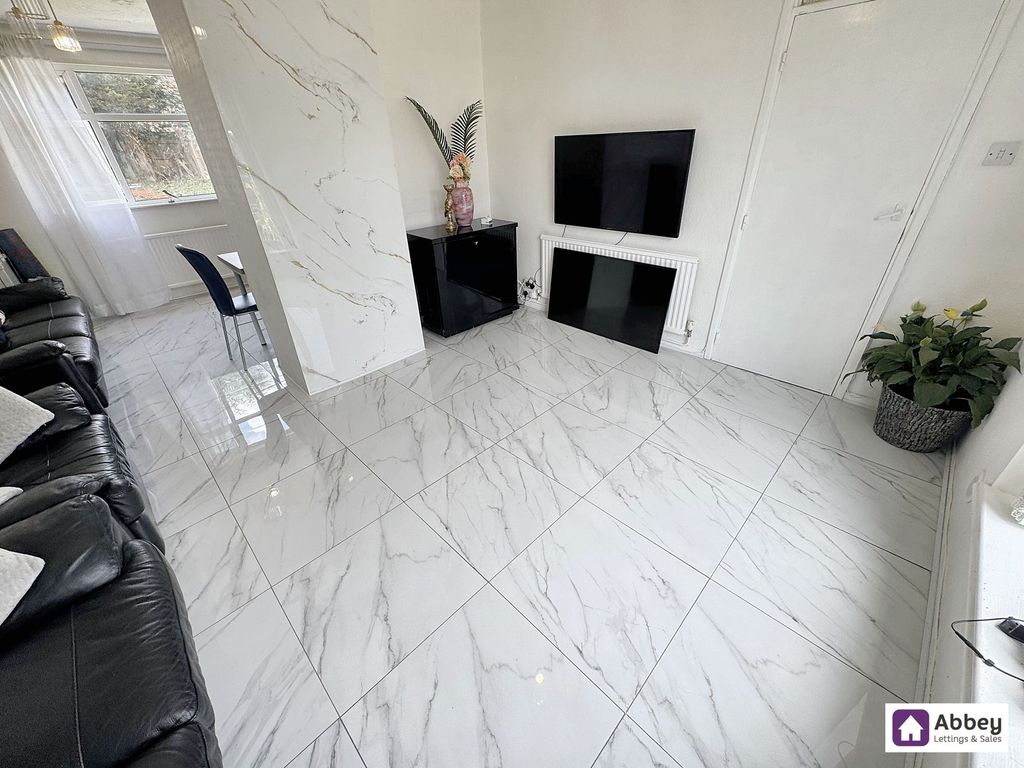 Property photo 2 of 12 Lounge