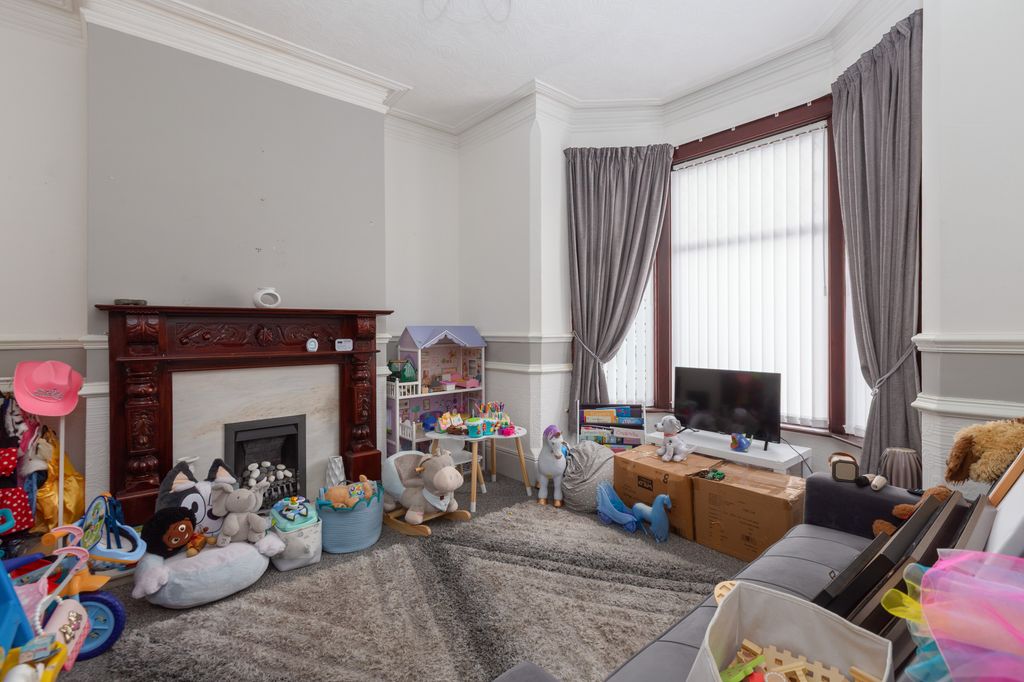 Property photo 3 of 11