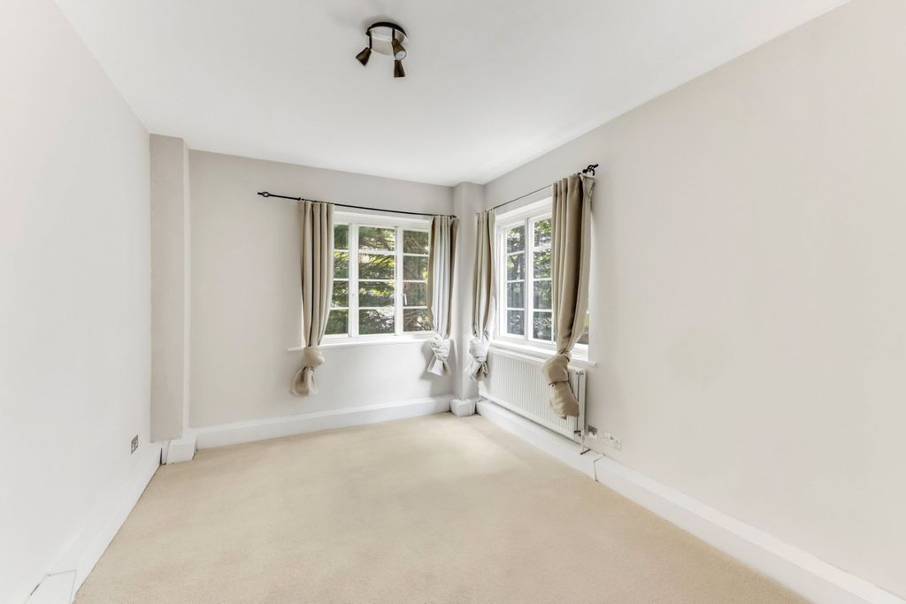 Property photo 3 of 8 Picture No. 13